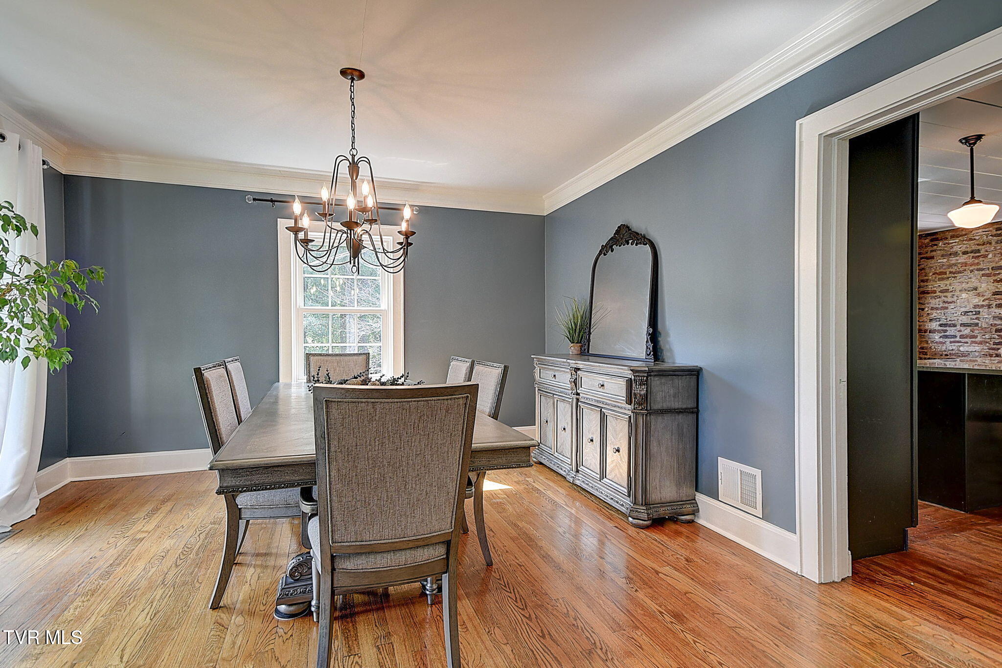 204 Parkway Road Bristol, TN 37620 - Photo 10 of 75 12-web-or-mls-204 Parkway KW-12