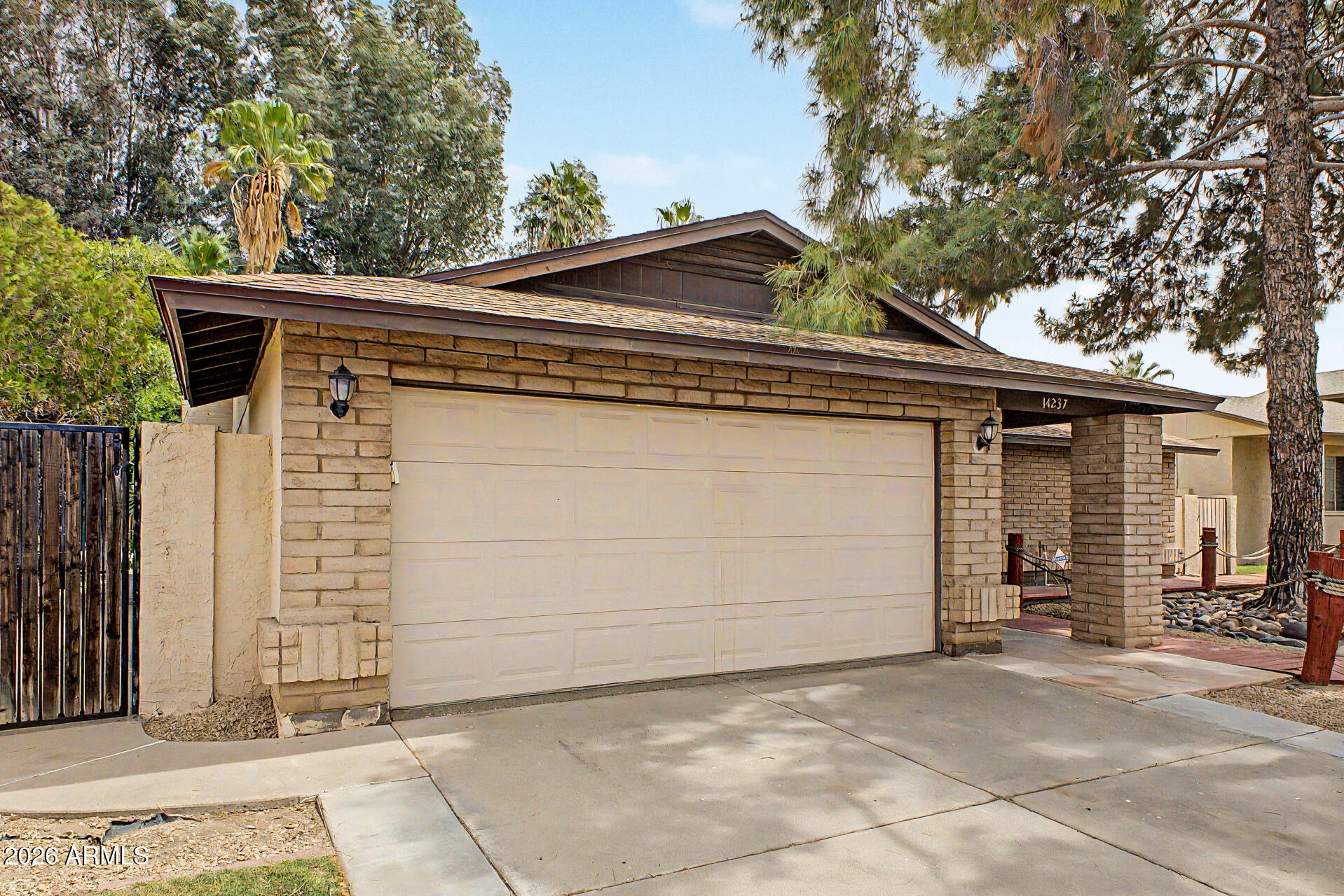 14237 North 24th Avenue Phoenix, AZ 85023 - Photo 4 of 37 04 - 24th