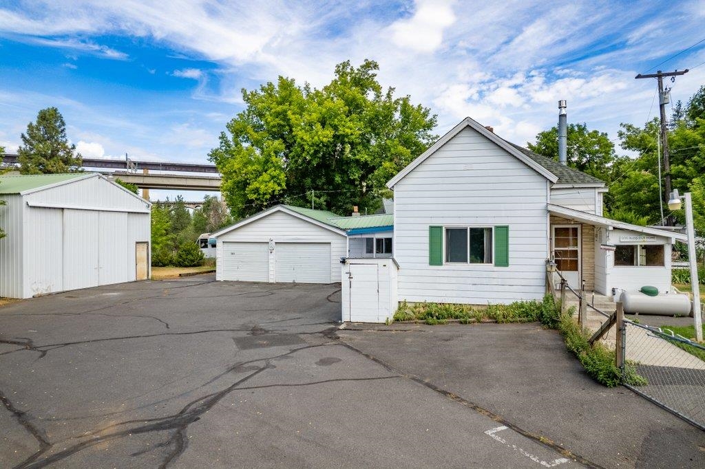 2218 West Tenth Avenue Spokane, WA 99224 - Photo 1 of 36