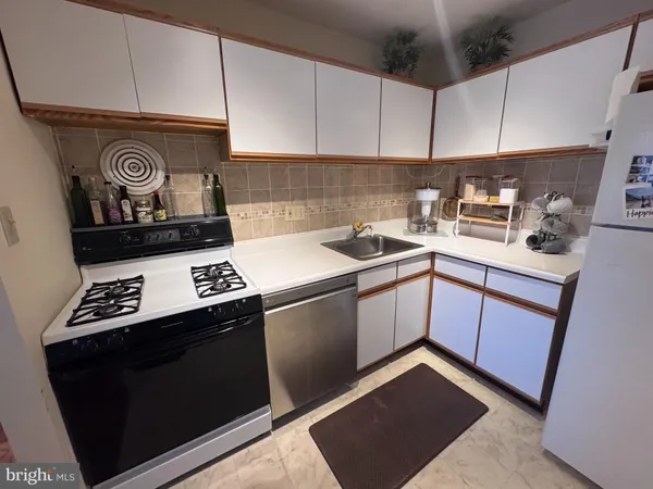 $229,900 | 125 Clubhouse Drive Southwest, Unit 8, Leesburg, VA 20175