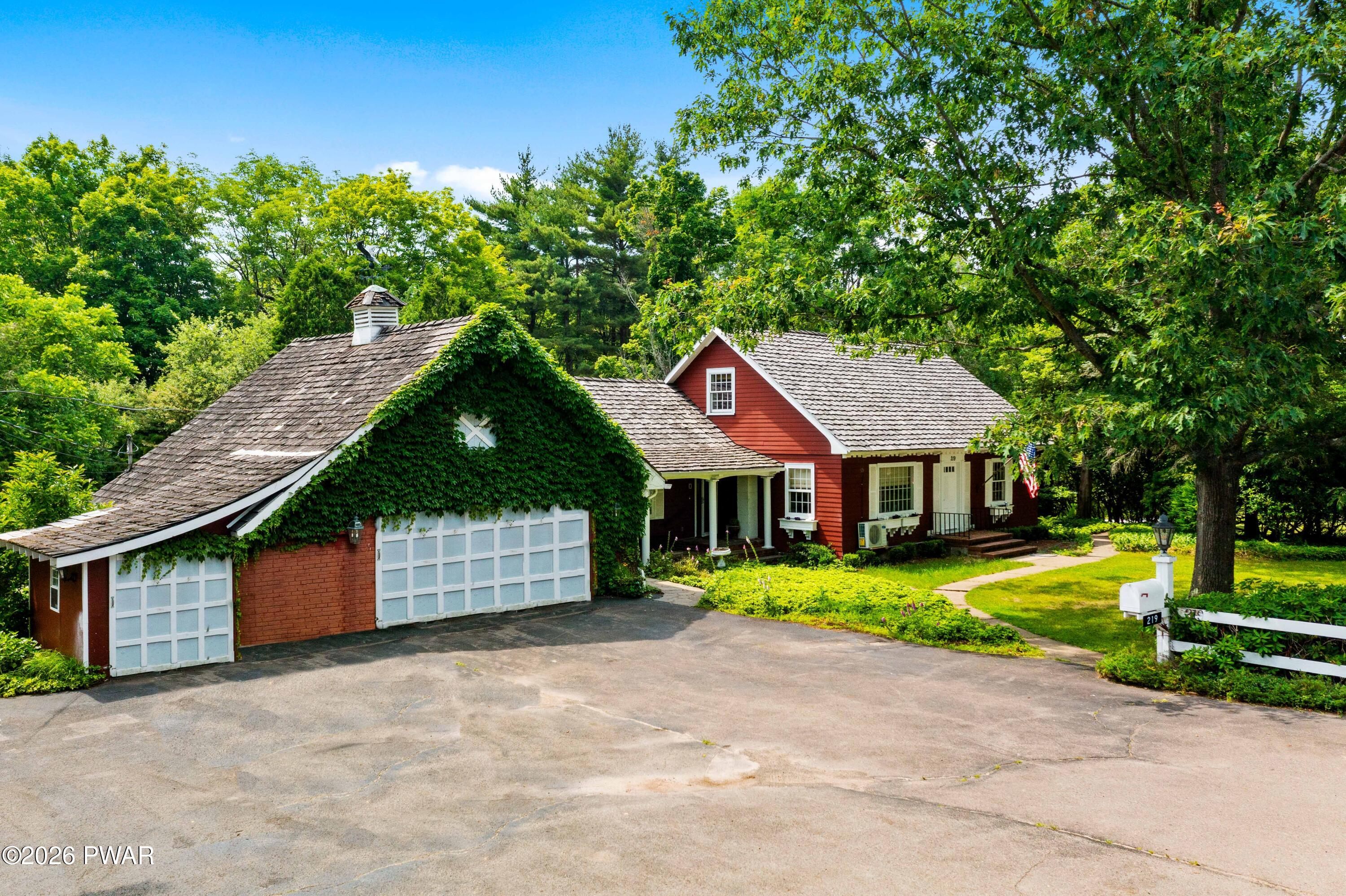 219 Gravity Road Lake Ariel, PA 18436 - Photo 2 of 116