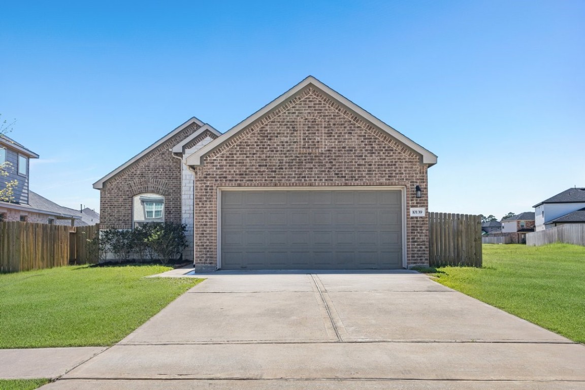 10139 Red Snapper Road Magnolia, TX 77354 - Photo 3 of 27 a front view of house with yard
