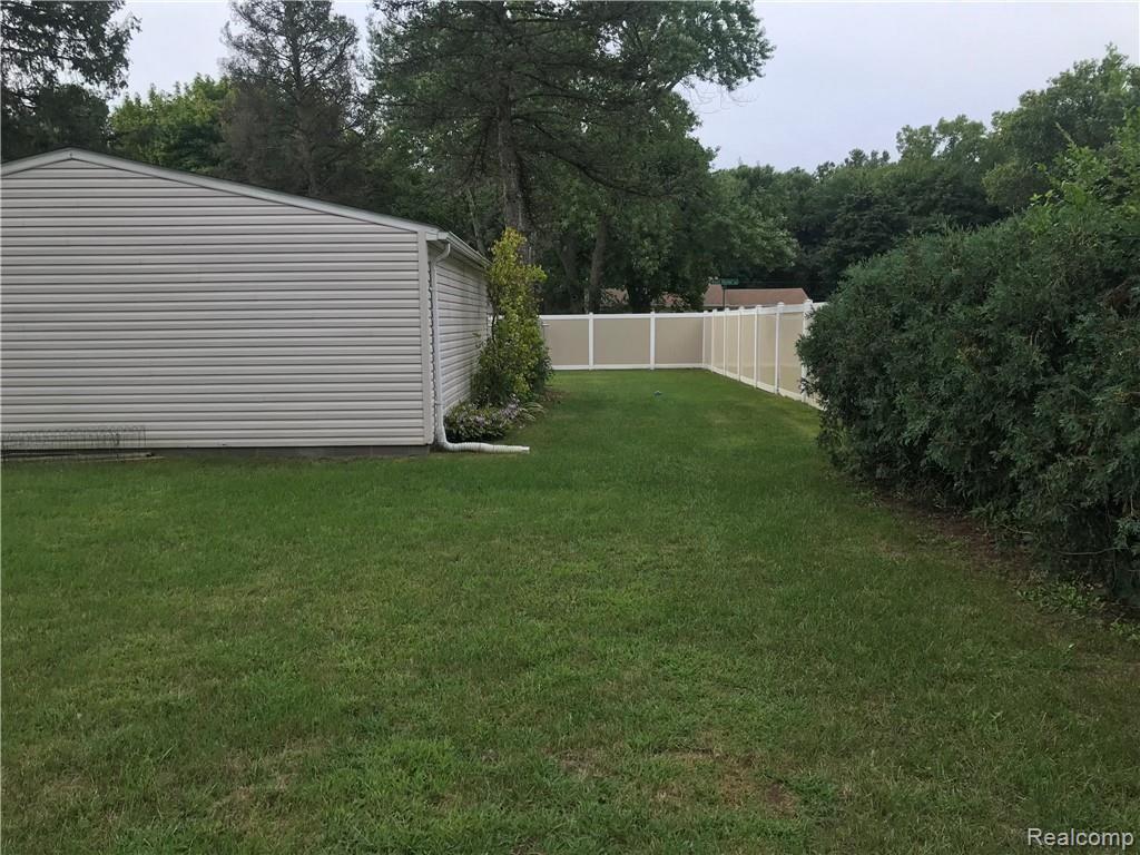 1217 Avon Manor Road Rochester Hills, MI 48307 - Photo 13 of 15