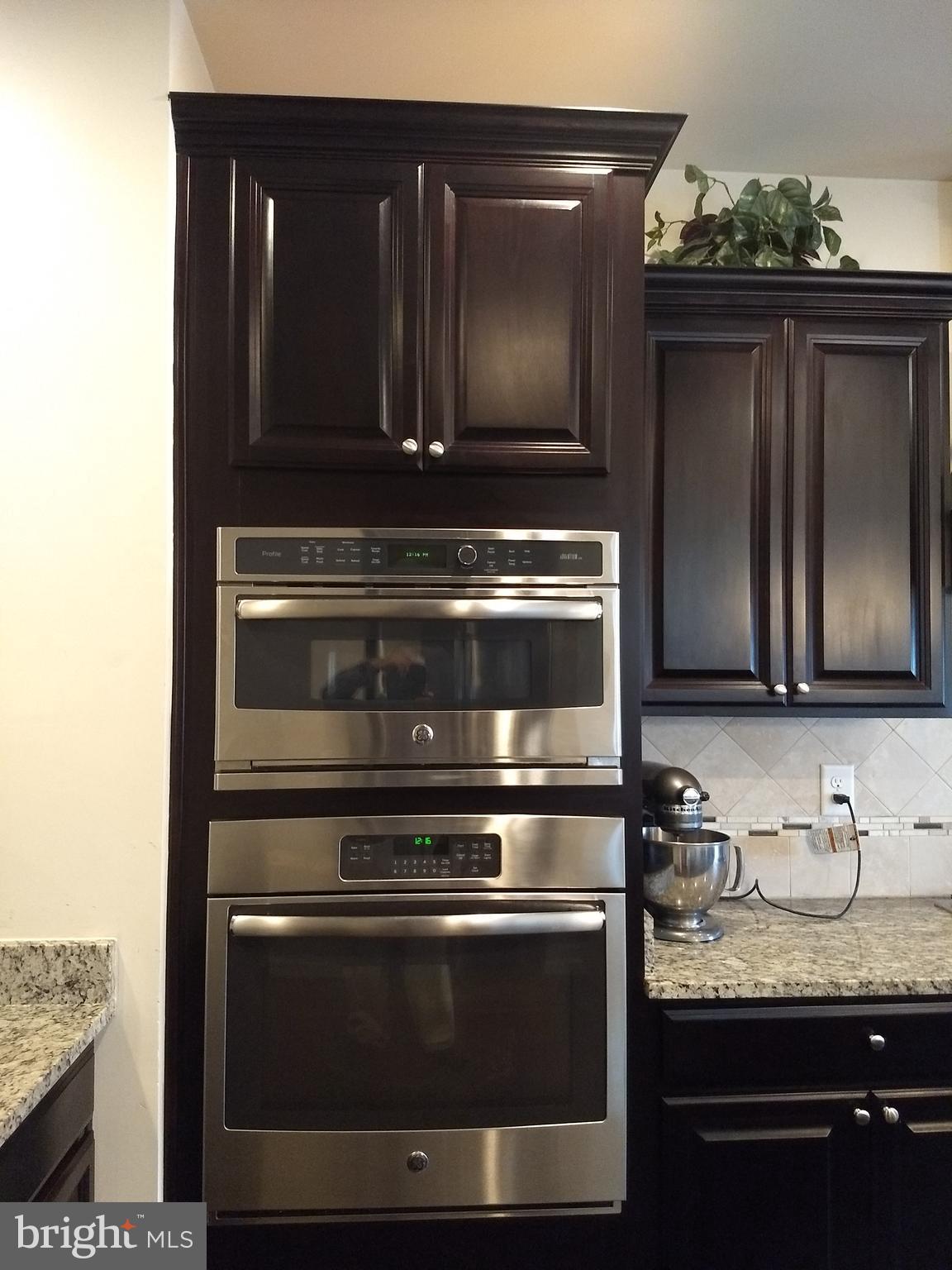 8010 Ravenclaw Road Elkridge, MD 21075 - Photo 8 of 30 Advantum Microwave Double Oven
