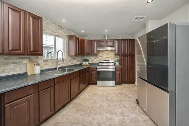 $310,000 | 15419 Mesa Drive, Humble, TX 77396