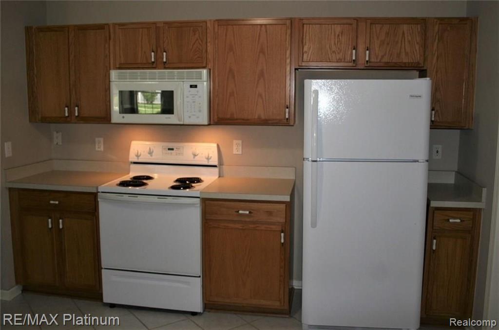 4074 Hampton Ridge Boulevard, Unit 58 Howell, MI 48843 - Photo 11 of 37