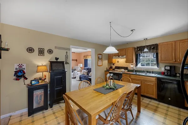 $599,900 | 31 Glen Echo Shore Road, Charlton, MA 01507