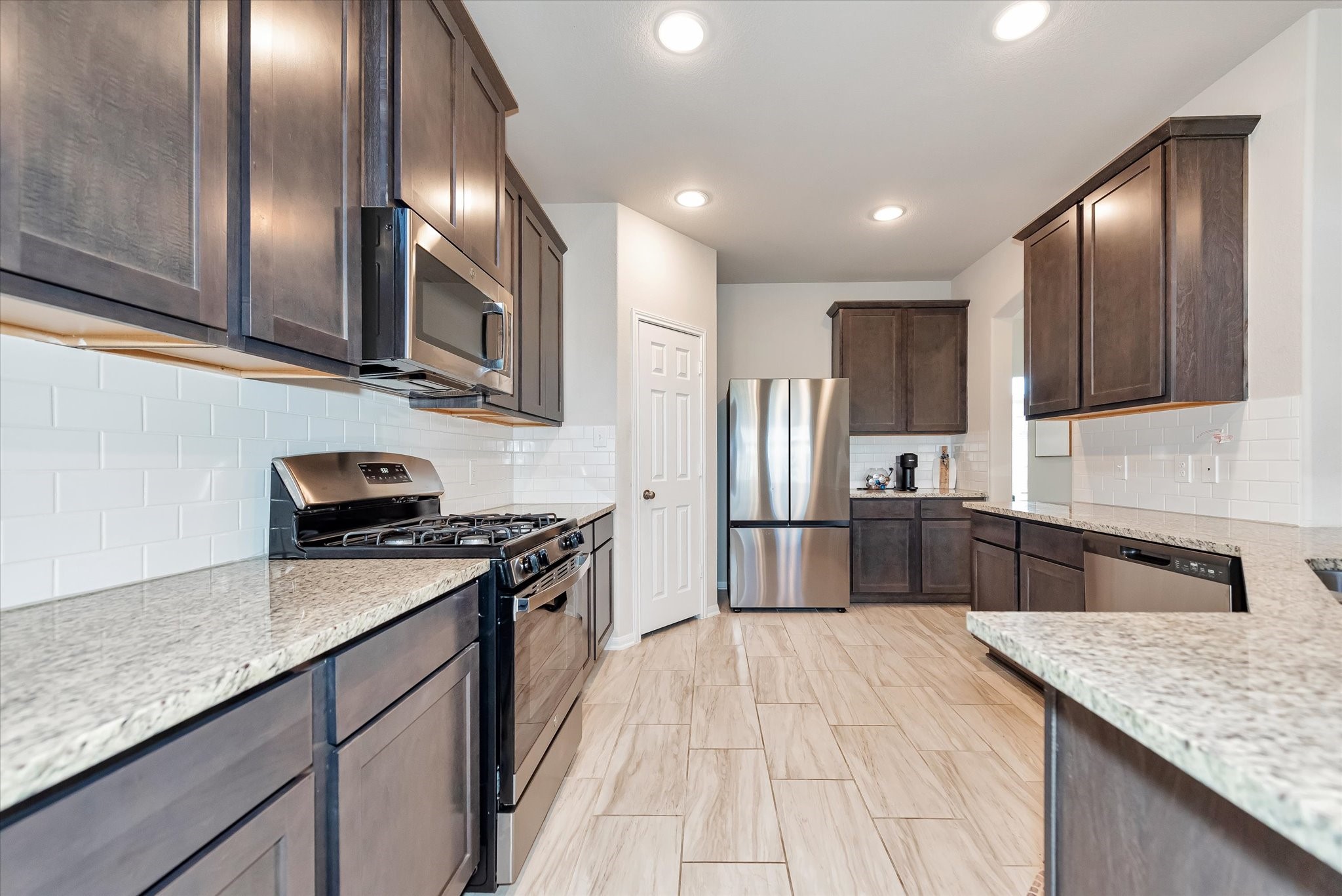18306 Windy Knl Way Houston, TX 77084 - Photo 17 of 46 Plenty of countertop space for cooking prep