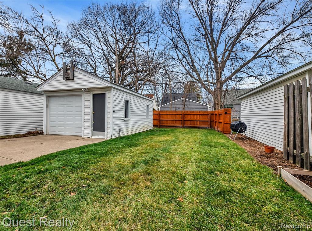 1974 Hampton Road Grosse Pointe Woods, MI 48236 - Photo 25 of 28