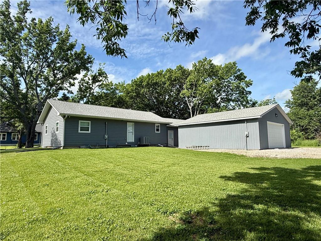 702 Kansas Street Burlington, KS 66839 - Photo 3 of 11