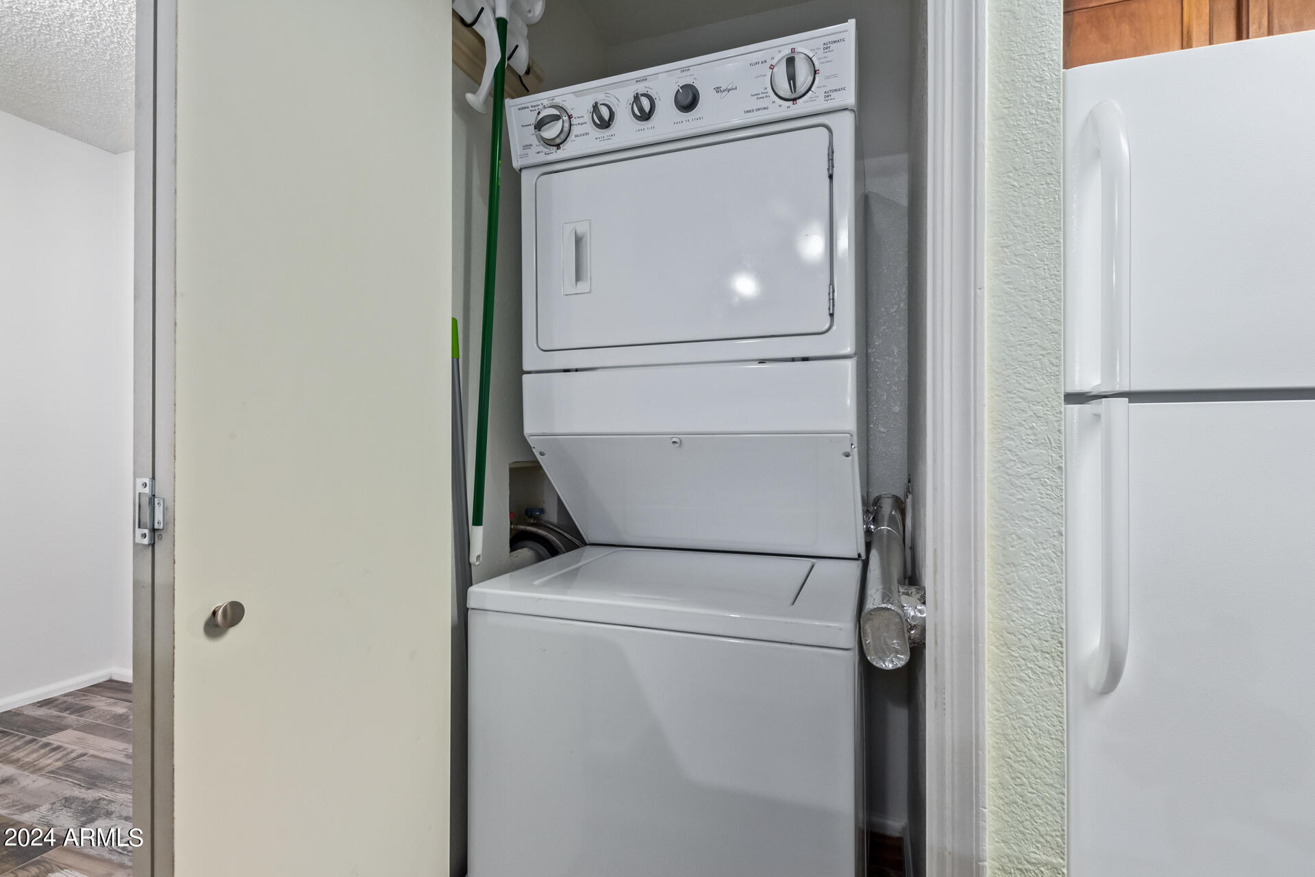 533 West Guadalupe Road, Unit 2046 Mesa, AZ 85210 - Photo 21 of 29 a utility room with dryer and washer
