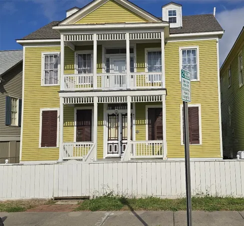$1,000 | 1614 Market Street, Unit 4, Galveston, TX 77550