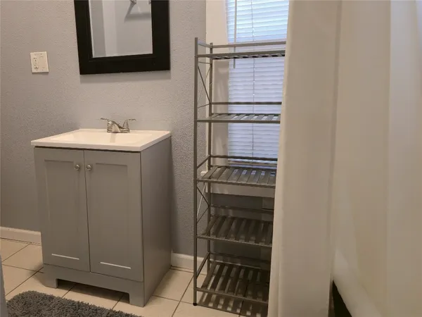 $1,000 | 1614 Market Street, Unit 4, Galveston, TX 77550