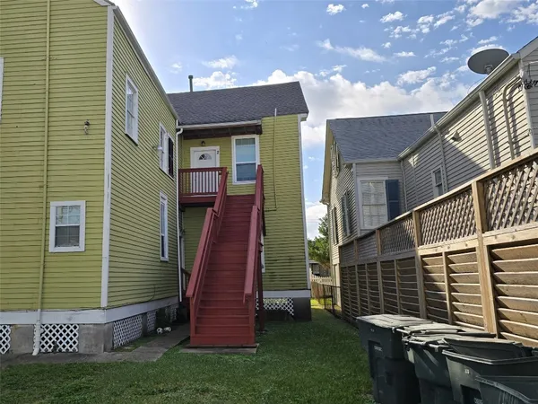 $1,000 | 1614 Market Street, Unit 4, Galveston, TX 77550