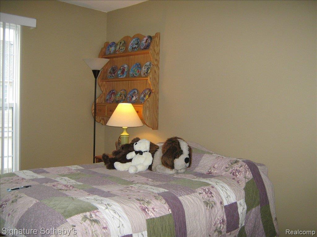 1894 Flagstone Circle, Unit 72 Rochester, MI 48307 - Photo 9 of 10 Bedroom 2
