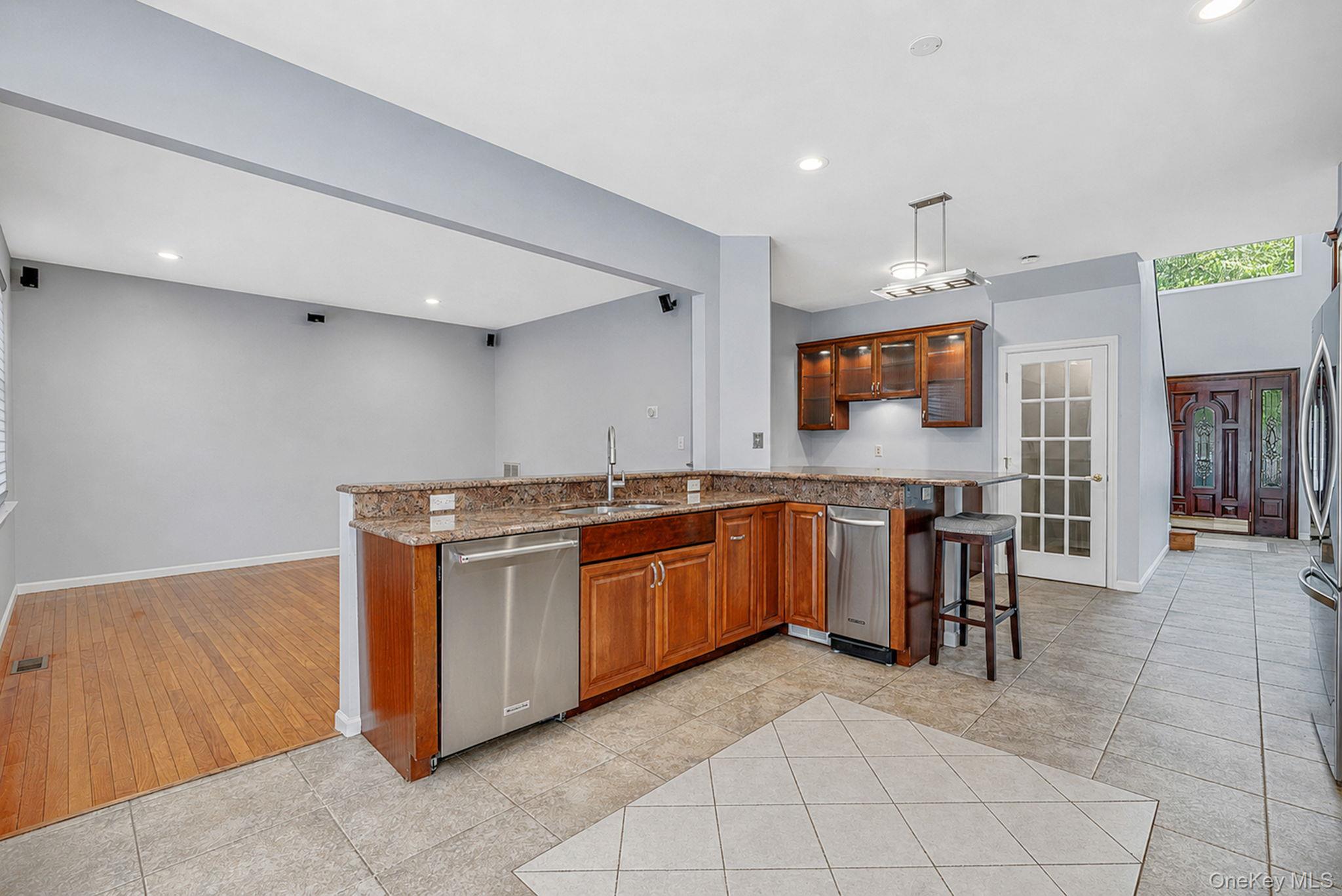 101 Raspberry Court Melville, NY 11747 - Photo 14 of 44