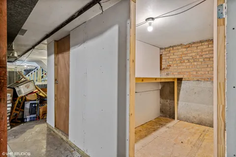 a view of walk in closet