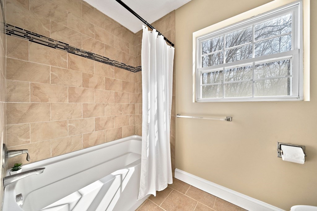 7 Cobb Lane Foxboro, MA 02035 - Photo 15 of 29