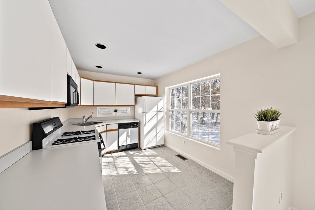 7 Cobb Lane Foxboro, MA 02035 - Photo 3 of 29