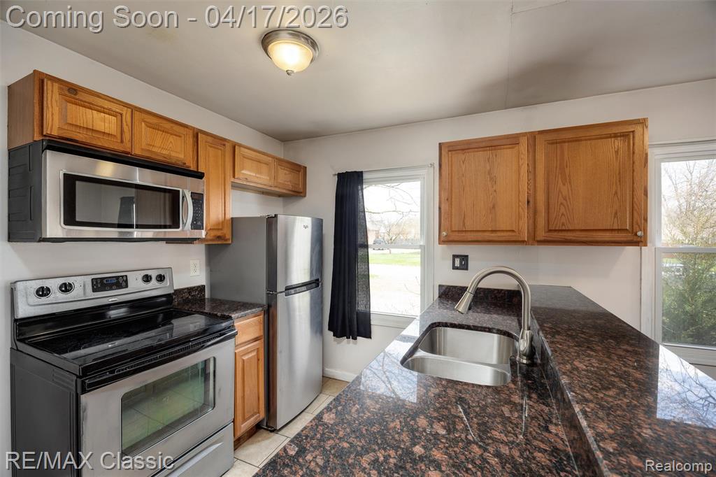 22481 Springbrook Avenue Farmington, MI 48336 - Photo 8 of 29 Gallery Image 8