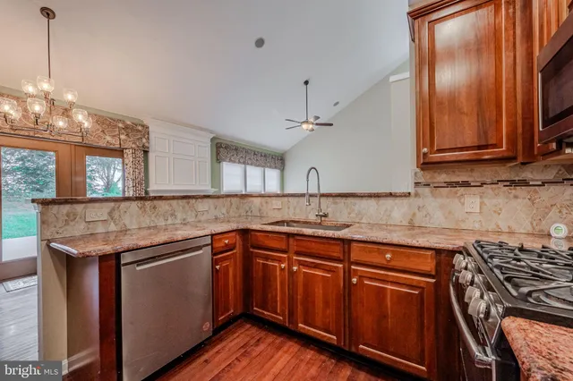 a view of utility room with washer and dryer