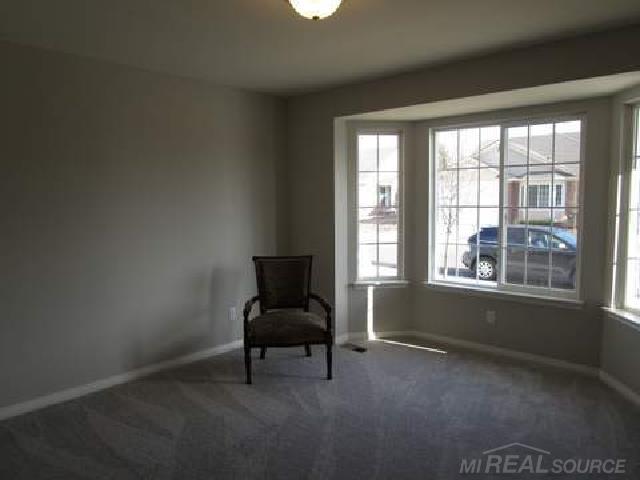 47347 Mariners New Baltimore, MI 48051 - Photo 6 of 9