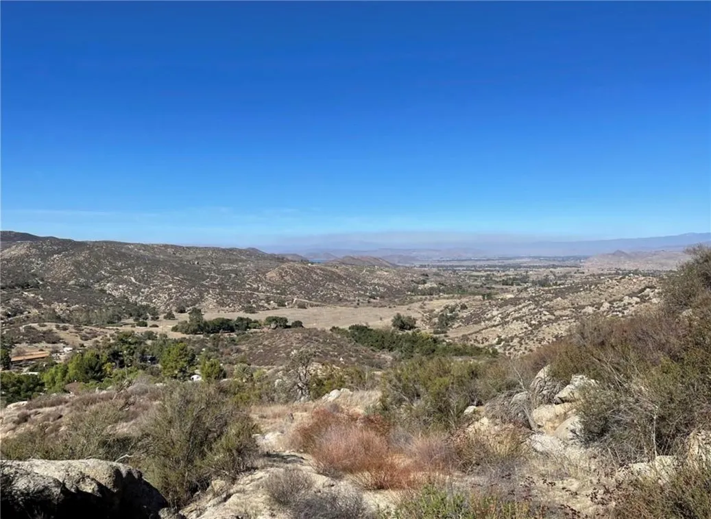 7 Martin Road Hemet, CA 92543 - Photo 4 of 15 a view of a city