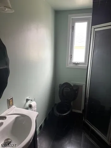 $3,499 | 128 East Colfax Avenue, Unit 2, Roselle Park, NJ 07204