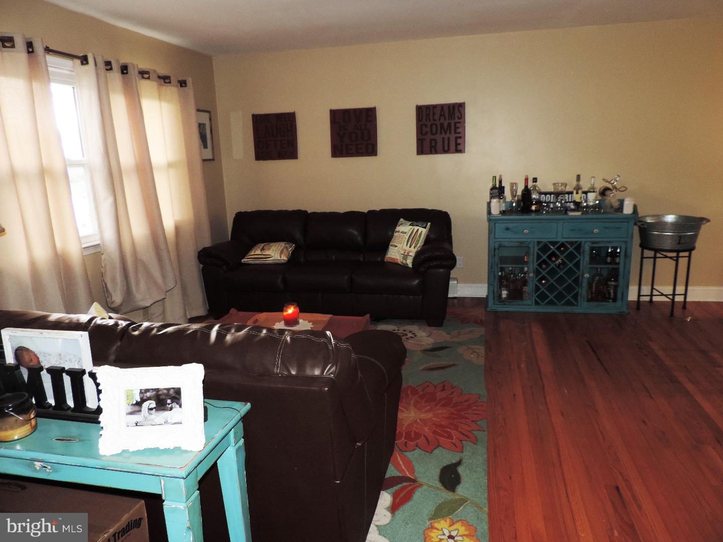 2108 Barr Road Wilmington, DE 19808 - Photo 3 of 15 Living Room