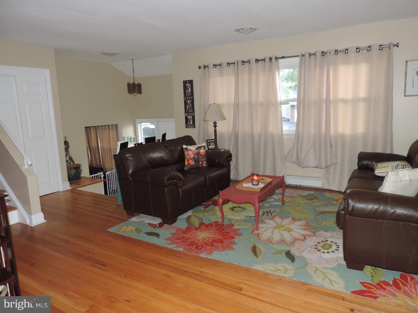 2108 Barr Road Wilmington, DE 19808 - Photo 4 of 15 Living Room