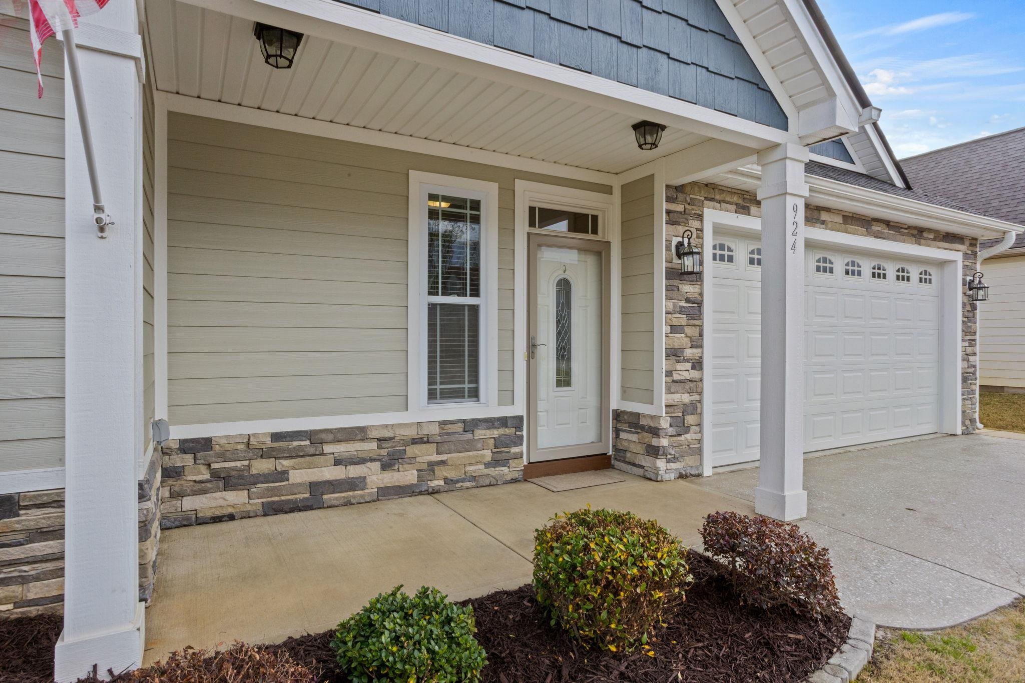 924 Hunterdale Lane Boiling Springs, SC 29316 - Photo 2 of 34