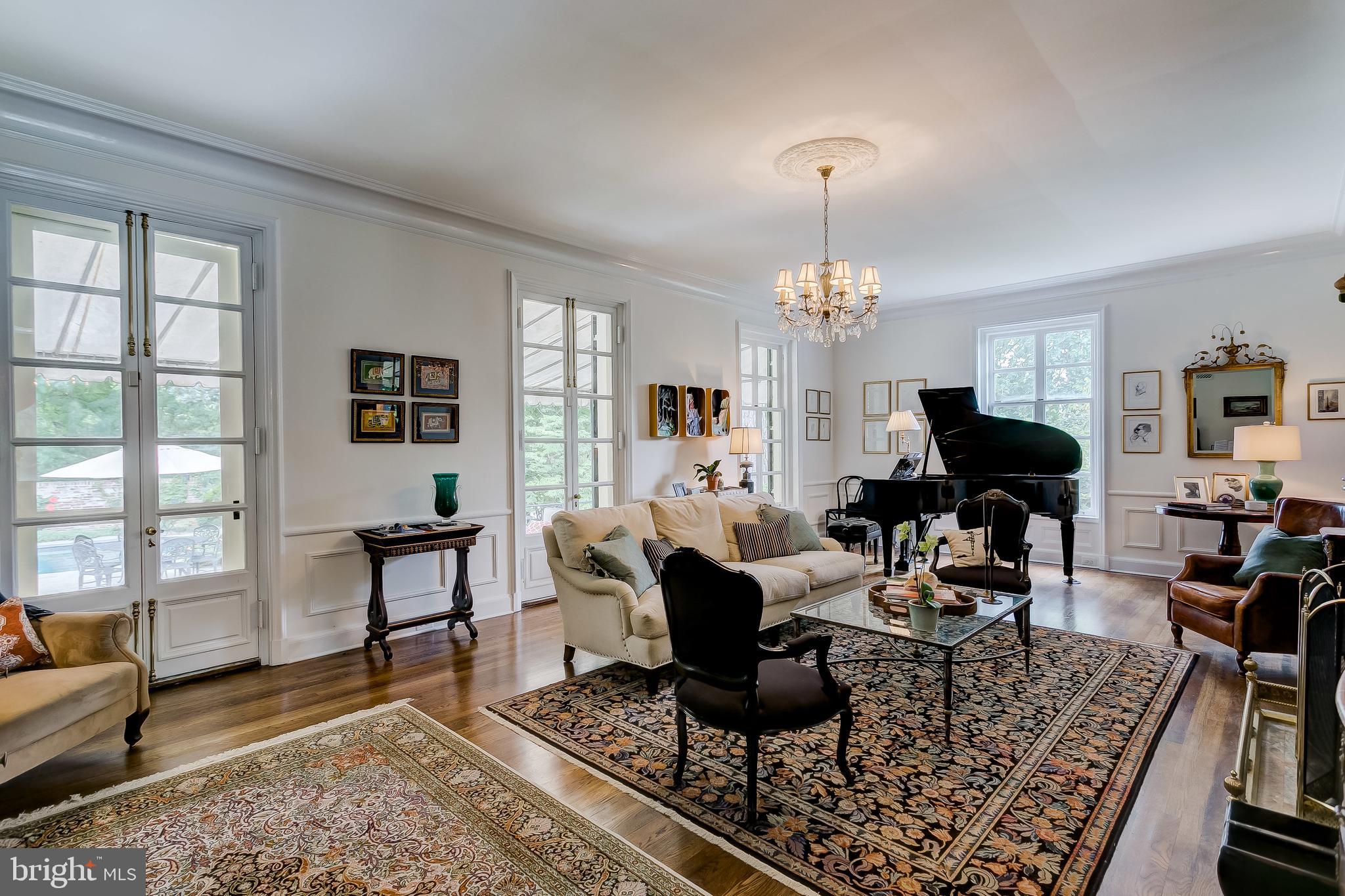 101 Wendover Road Baltimore, MD 21218 - Photo 8 of 45 Living Room