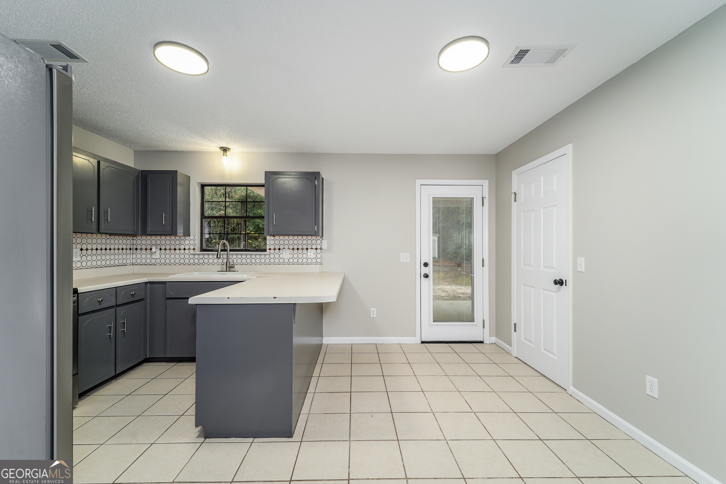 565 Killingsworth Road Jesup, GA 31545 - Photo 8 of 16