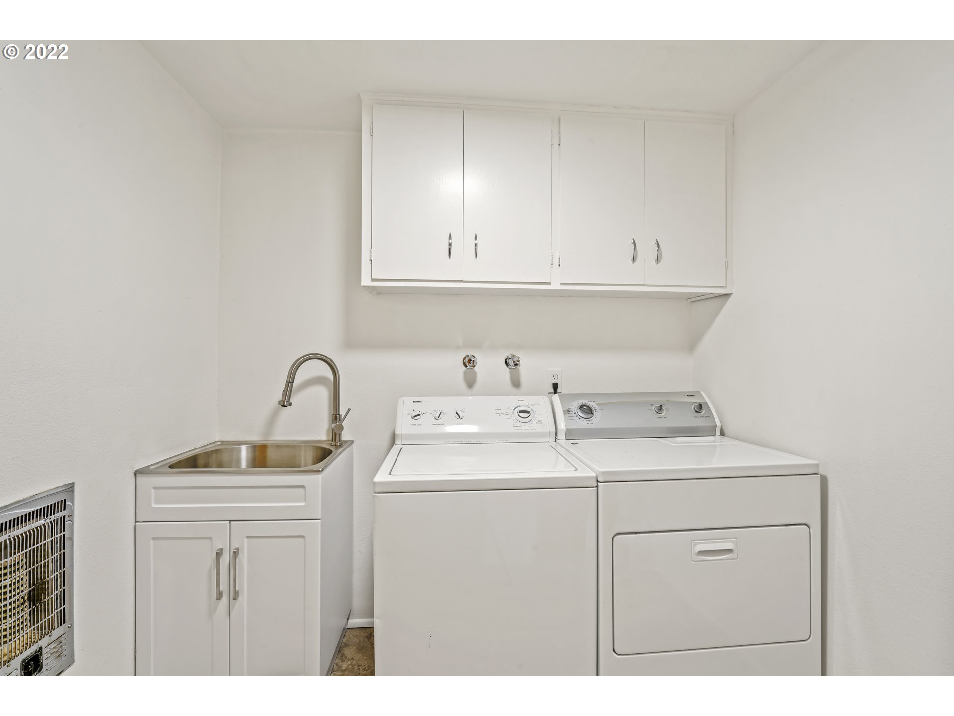 84926 Cloverdale Road Creswell, OR 97426 - Photo 16 of 31 a utility room with sink dryer and washer