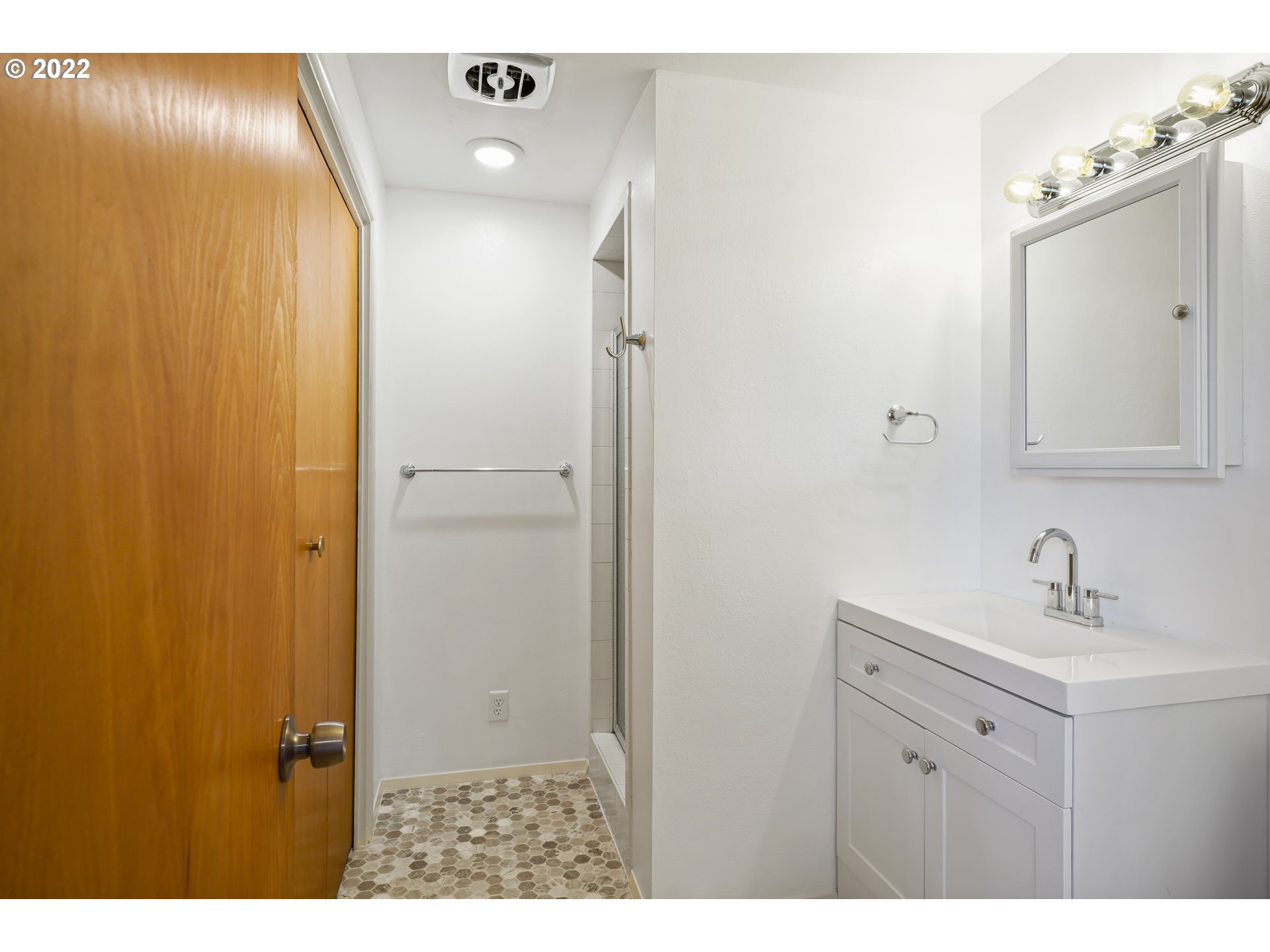 84926 Cloverdale Road Creswell, OR 97426 - Photo 25 of 31 a bathroom with a sink and a mirror
