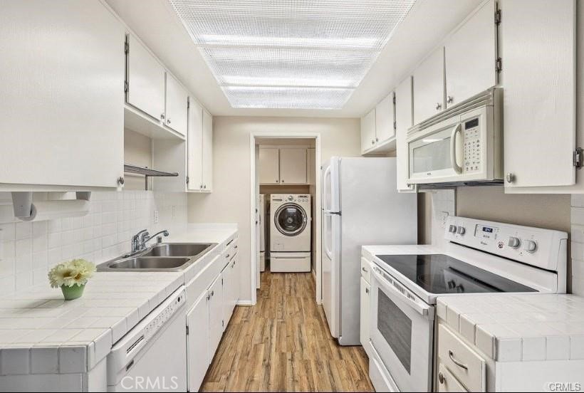 801 Yankee Point Way Oceanside, CA 92058 - Photo 4 of 14 Kitchen with appliances included