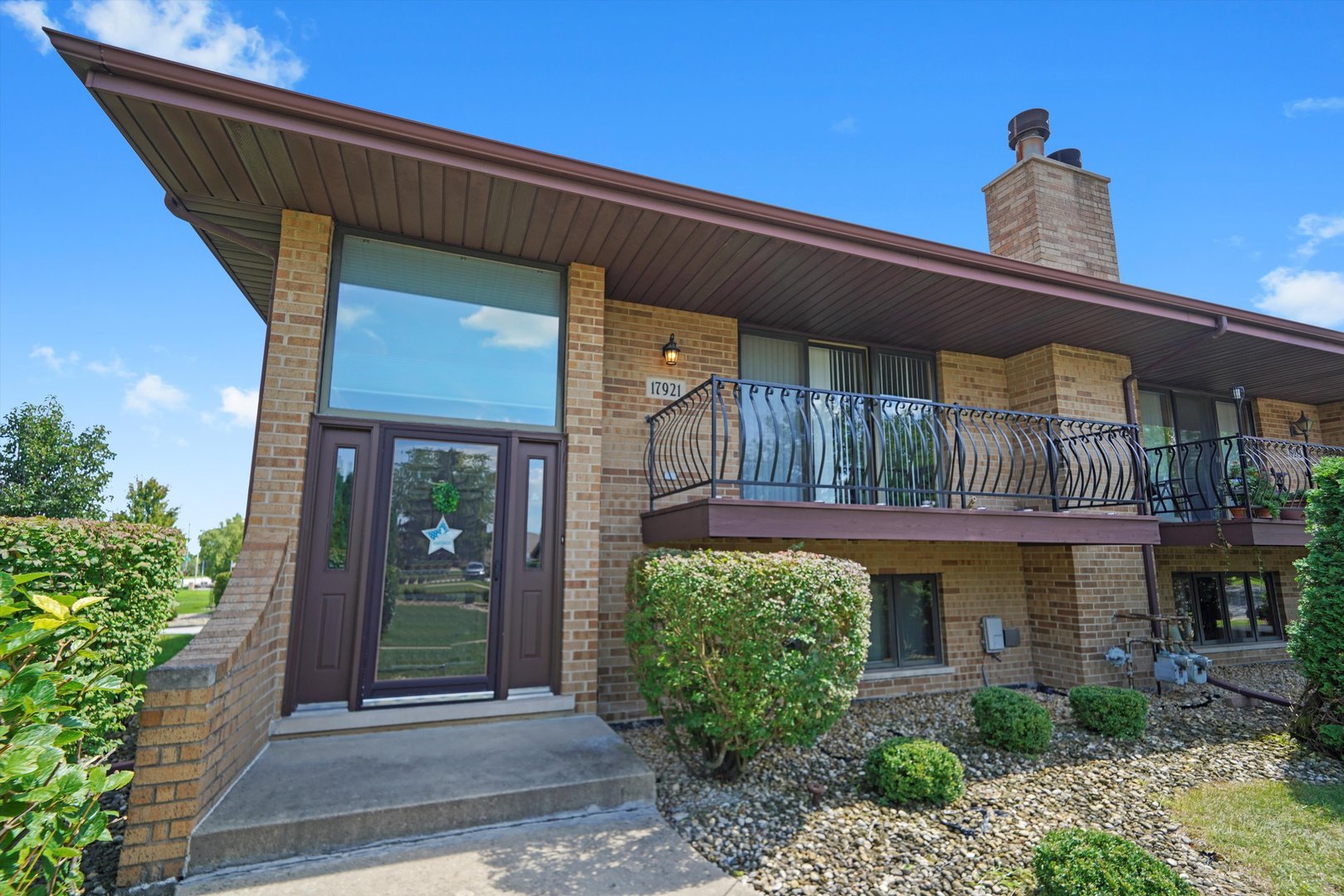 17921 Alaska Court, Unit 8 Orland Park, IL 60467 - Photo 33 of 36 a front view of a house with garden