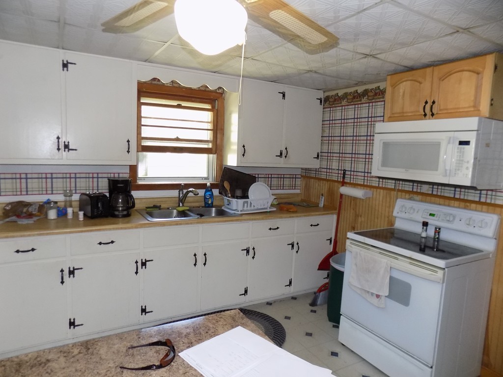 1 Roberts Park Road Holland, MA 01521 - Photo 2 of 8 Gallery Image 2