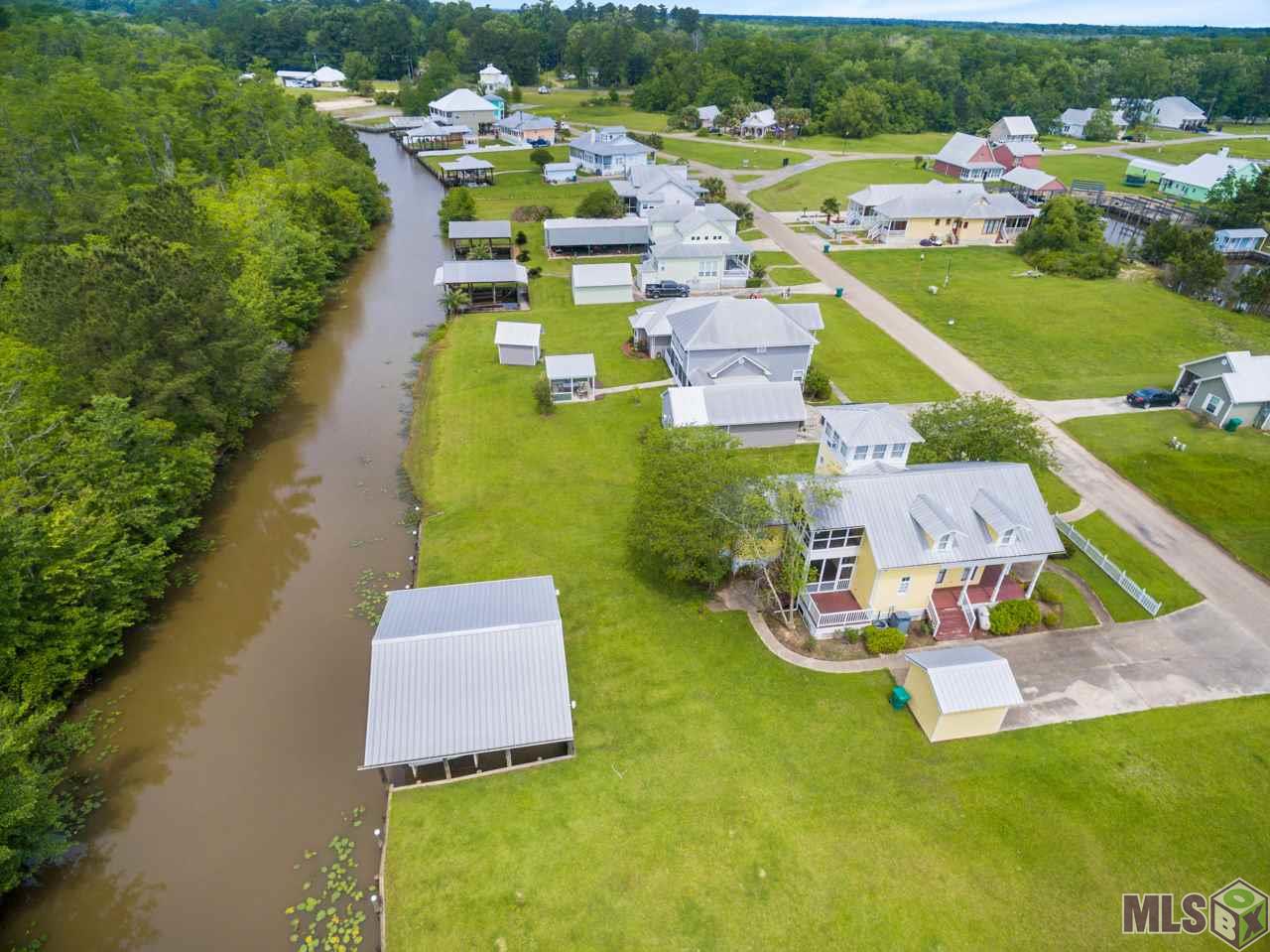 17021 Peace Point Drive Springfield, LA 70462 - Photo 3 of 16