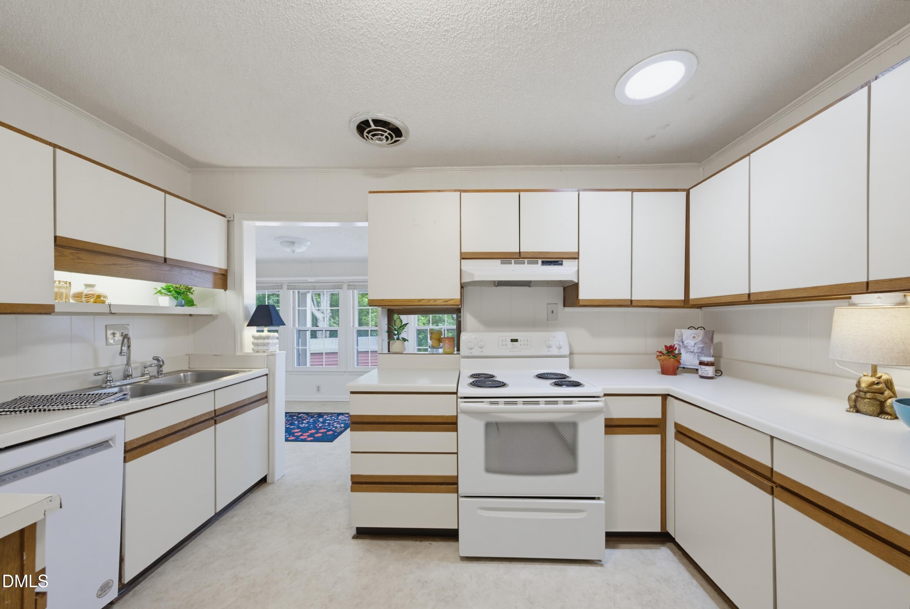 306 Plainview Avenue Raleigh, NC 27604 - Photo 11 of 55 Kitchen
