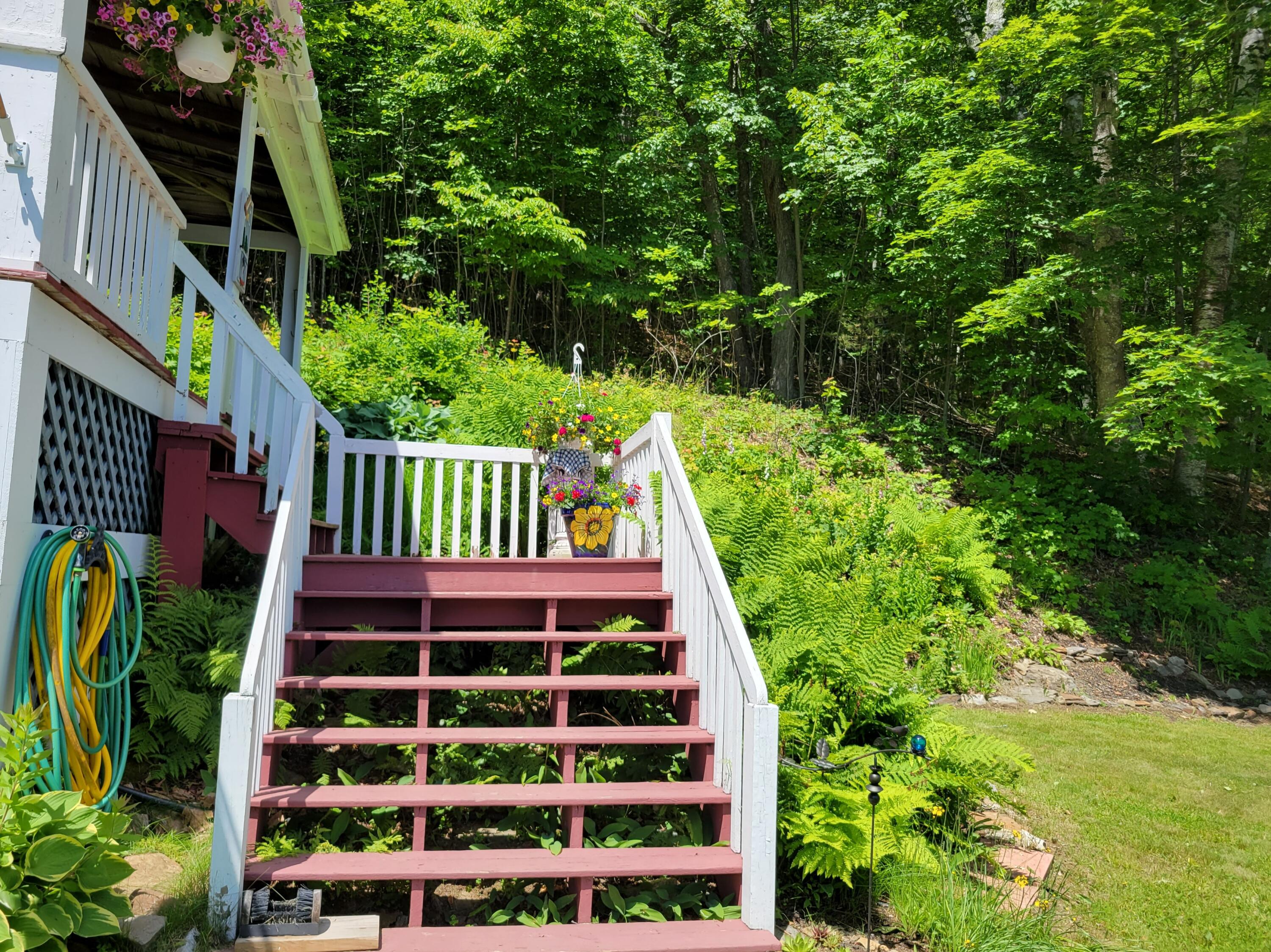 422-425 Pond Road Mount Vernon, ME 04352 - Photo 3 of 51 leeporchsteps (2)