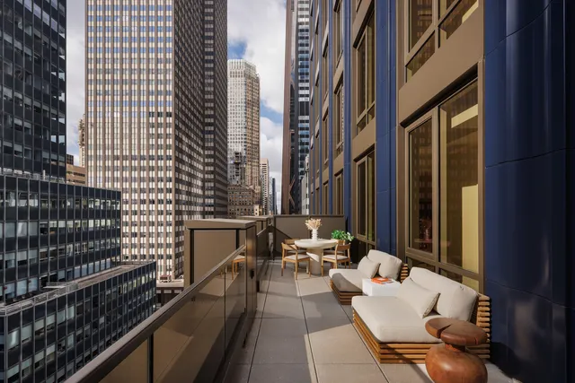 $2,750,000 | 135 East 47th Street, Unit 20C | Midtown East