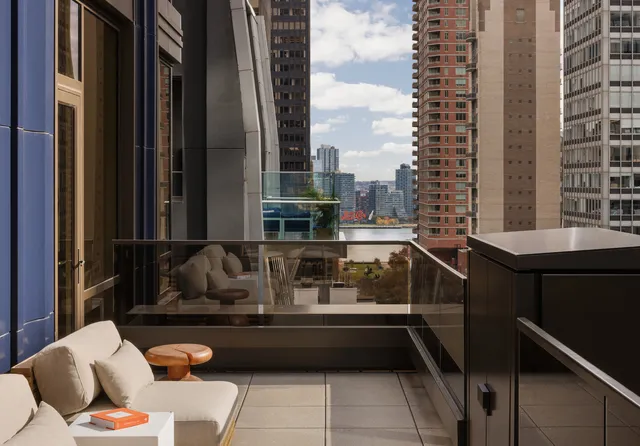 $2,750,000 | 135 East 47th Street, Unit 20C | Midtown East
