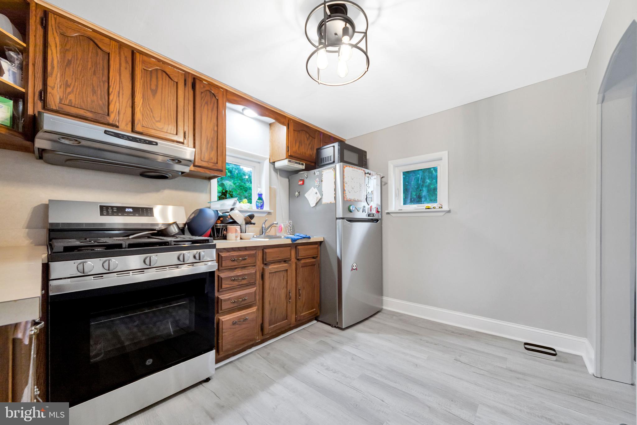 27 Elm Avenue Clementon, NJ 08021 - Photo 10 of 28