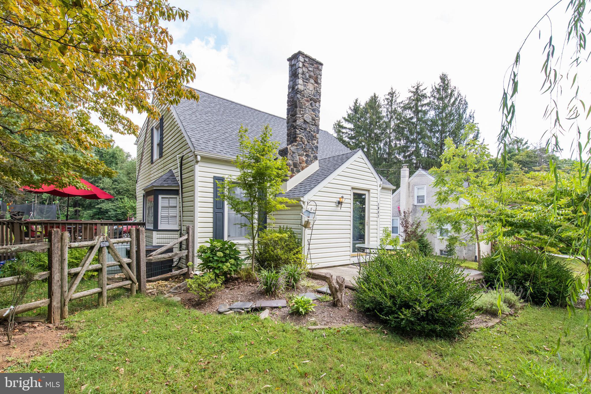 1041 Cherry Tree Road Aston, PA 19014 - Photo 4 of 39