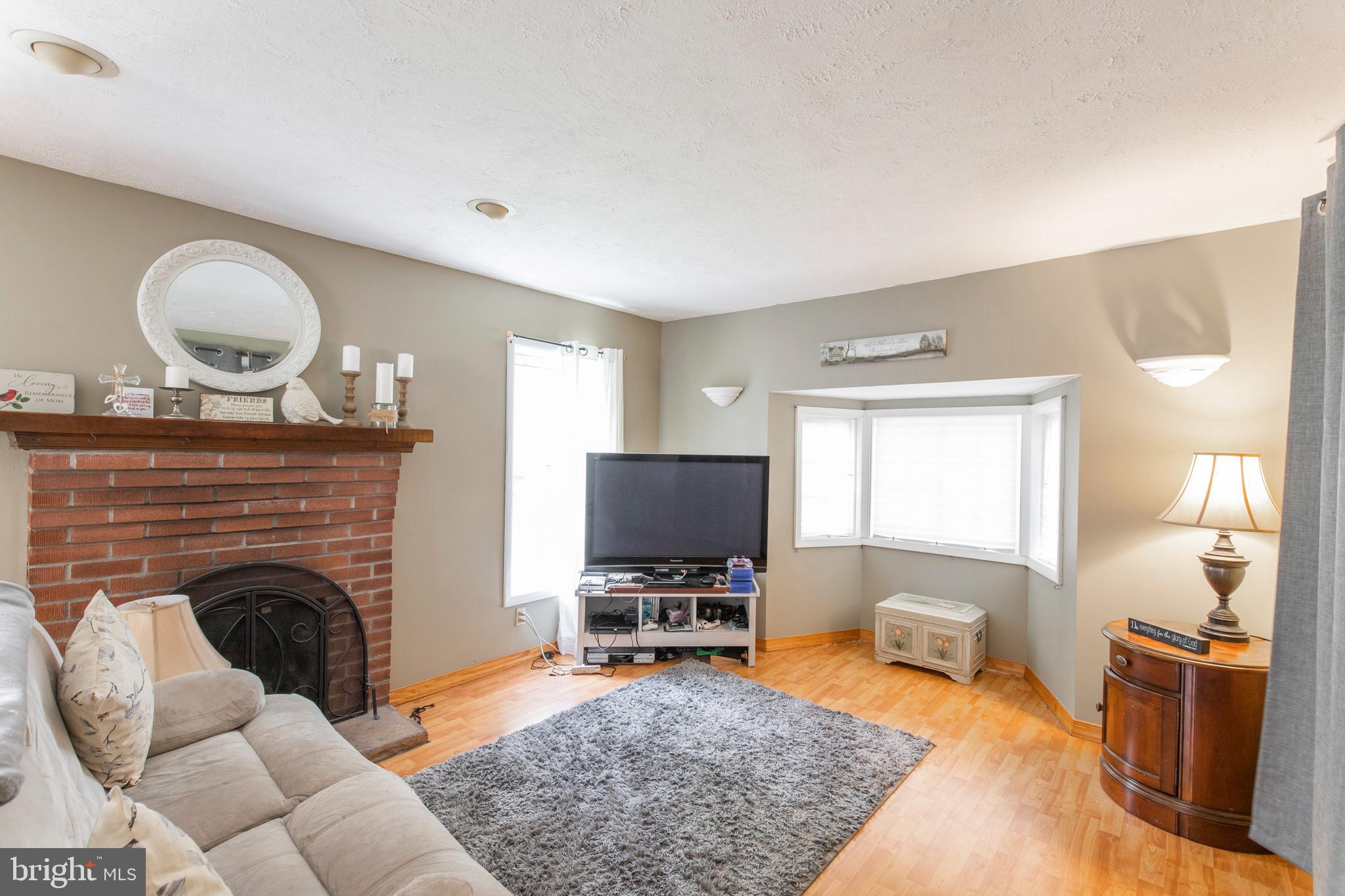 1041 Cherry Tree Road Aston, PA 19014 - Photo 5 of 39