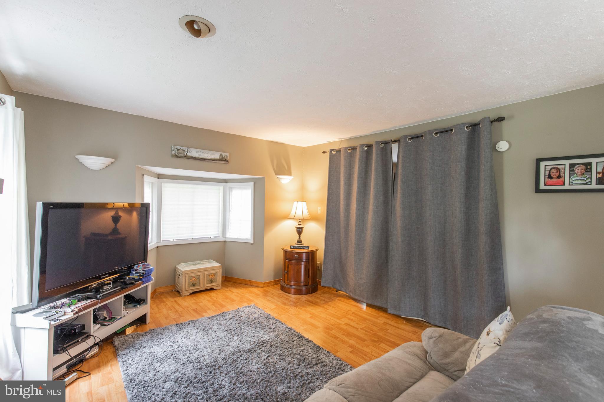 1041 Cherry Tree Road Aston, PA 19014 - Photo 6 of 39