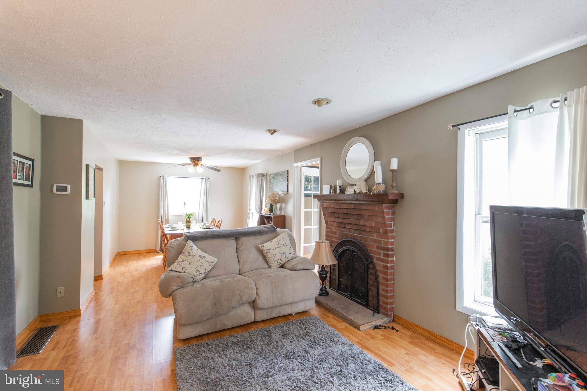 1041 Cherry Tree Road Aston, PA 19014 - Photo 7 of 39