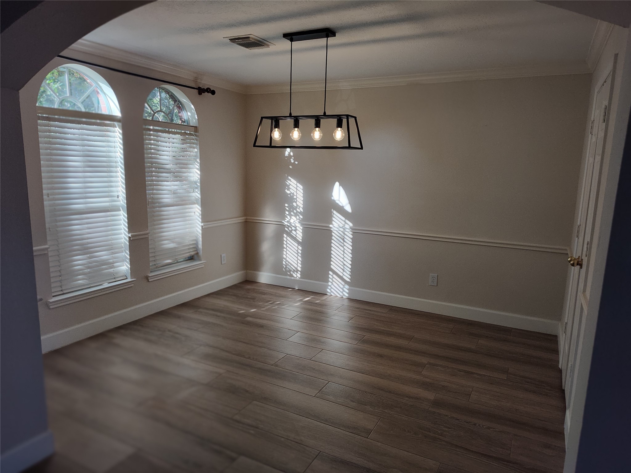4127 North Nolan Place Pearland, TX 77584 - Photo 2 of 25 a view of a livingroom with wooden floor