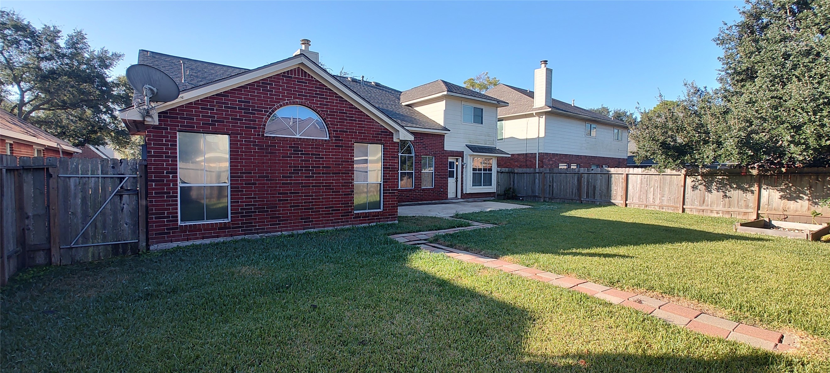 4127 North Nolan Place Pearland, TX 77584 - Photo 25 of 25 a front view of a house with a yard